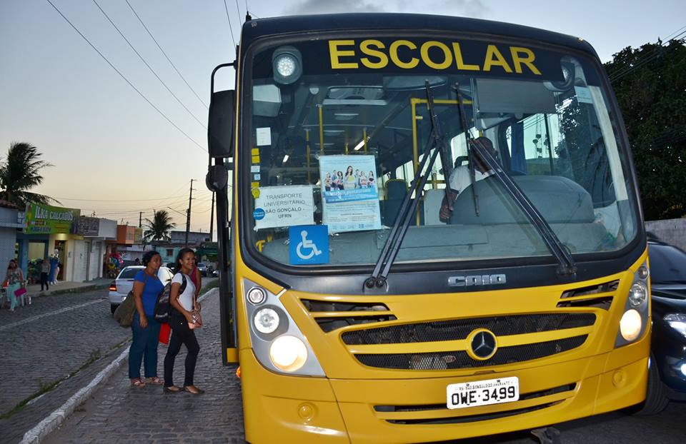 Transporte universitário gratuito beneficia 400 estudantes em São Gonçalo