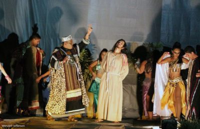 Grupos de teatro encenam espetáculo Paixão de Cristo em São Gonçalo