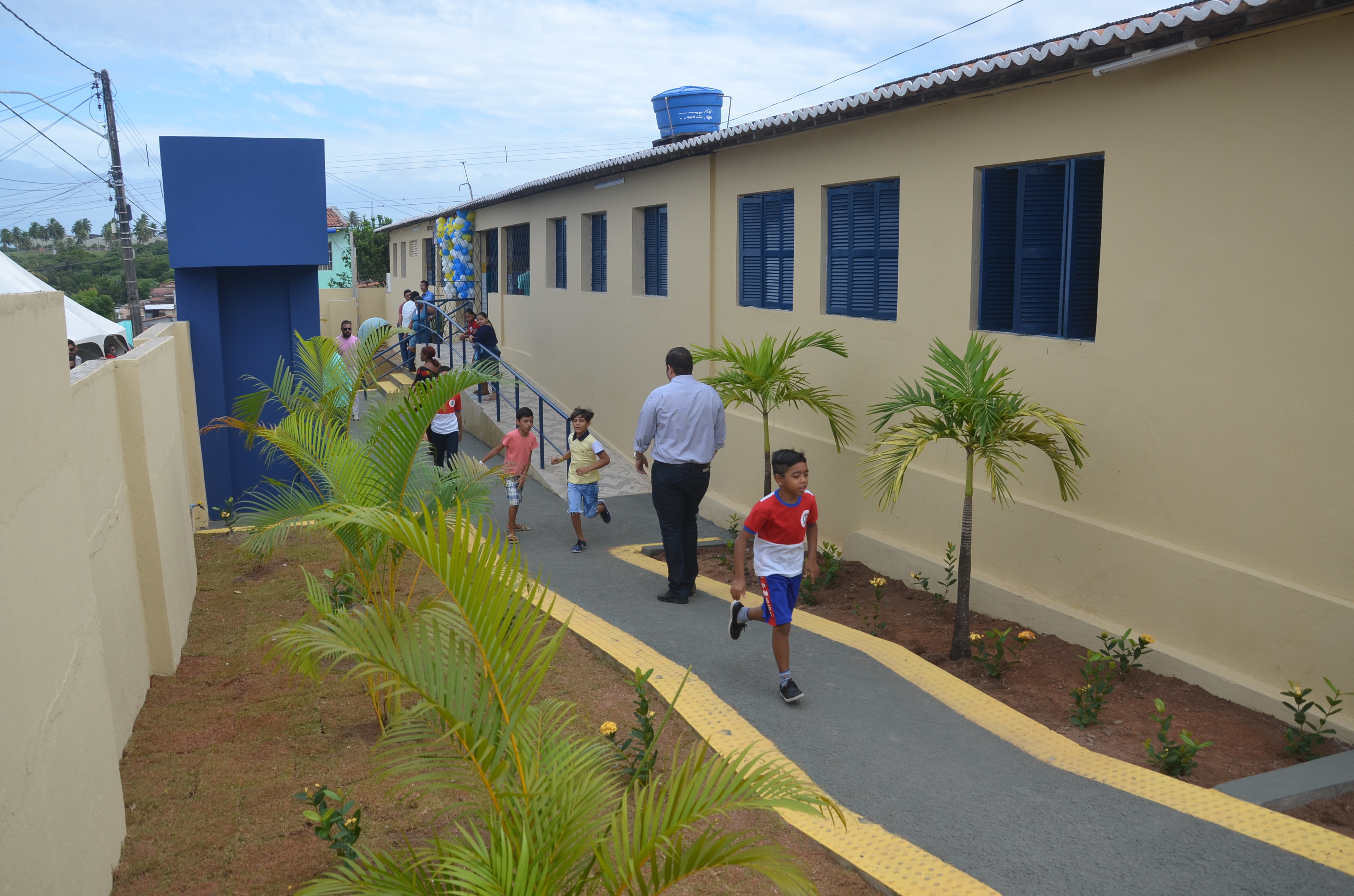 Prefeitura Municipal entrega ao bairro Jardim Lola a 50ª obra da atual gestão