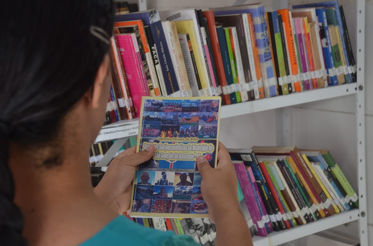 Leitura nas férias: conheça a Biblioteca Municipal Dona Militana