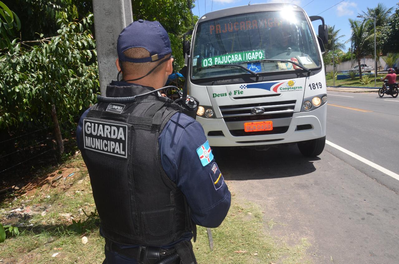Guarda Municipal e Polícia Militar realizam operação para coibir assaltos no transporte público de São Gonçalo
