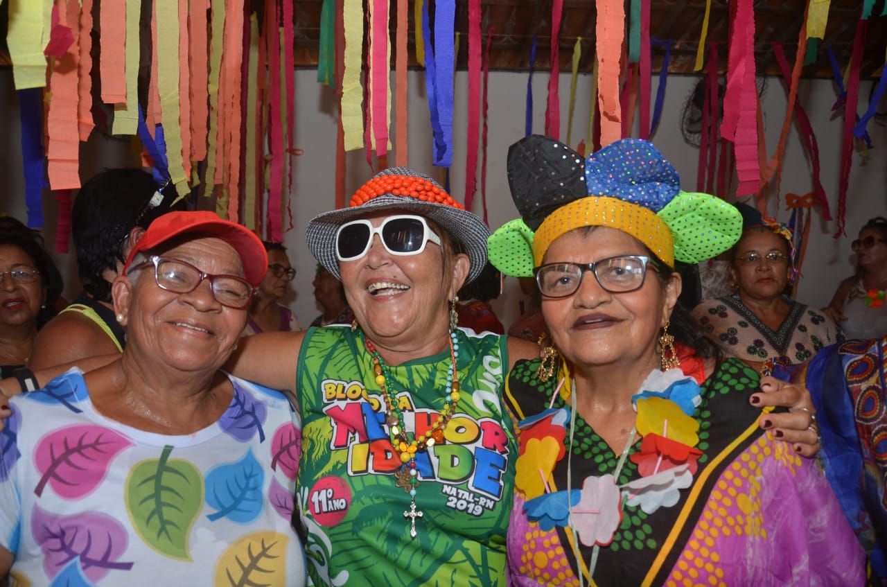 Prefeitura realiza encontro do grupo de idosos em alusão aos festejos de carnaval