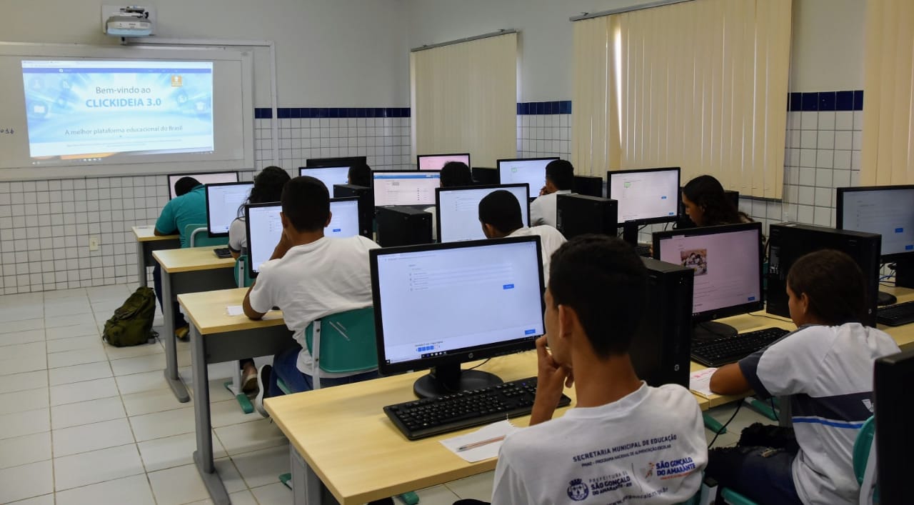 Educação: alunos da rede municipal realizam avaliação utilizando o portal Clickideia