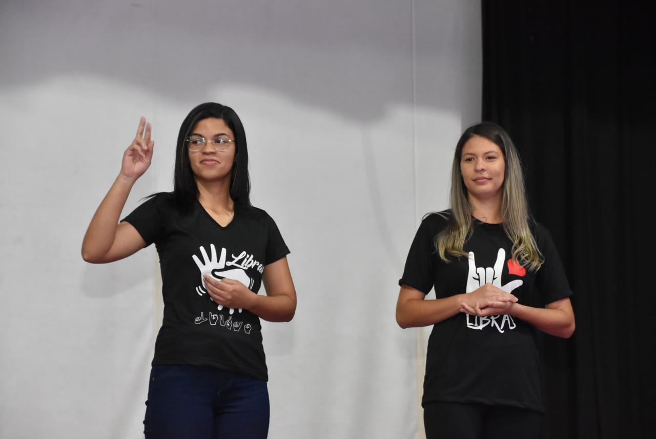 Setembro Azul: CMAEE realiza encontro em comemoração ao mês da visibilidade da Comunidade Surda Brasileira
