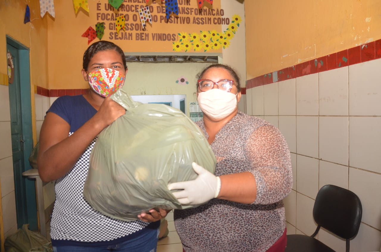 Prefeitura distribui 10 mil kg de frutas e verduras às famílias em vulnerabilidade social