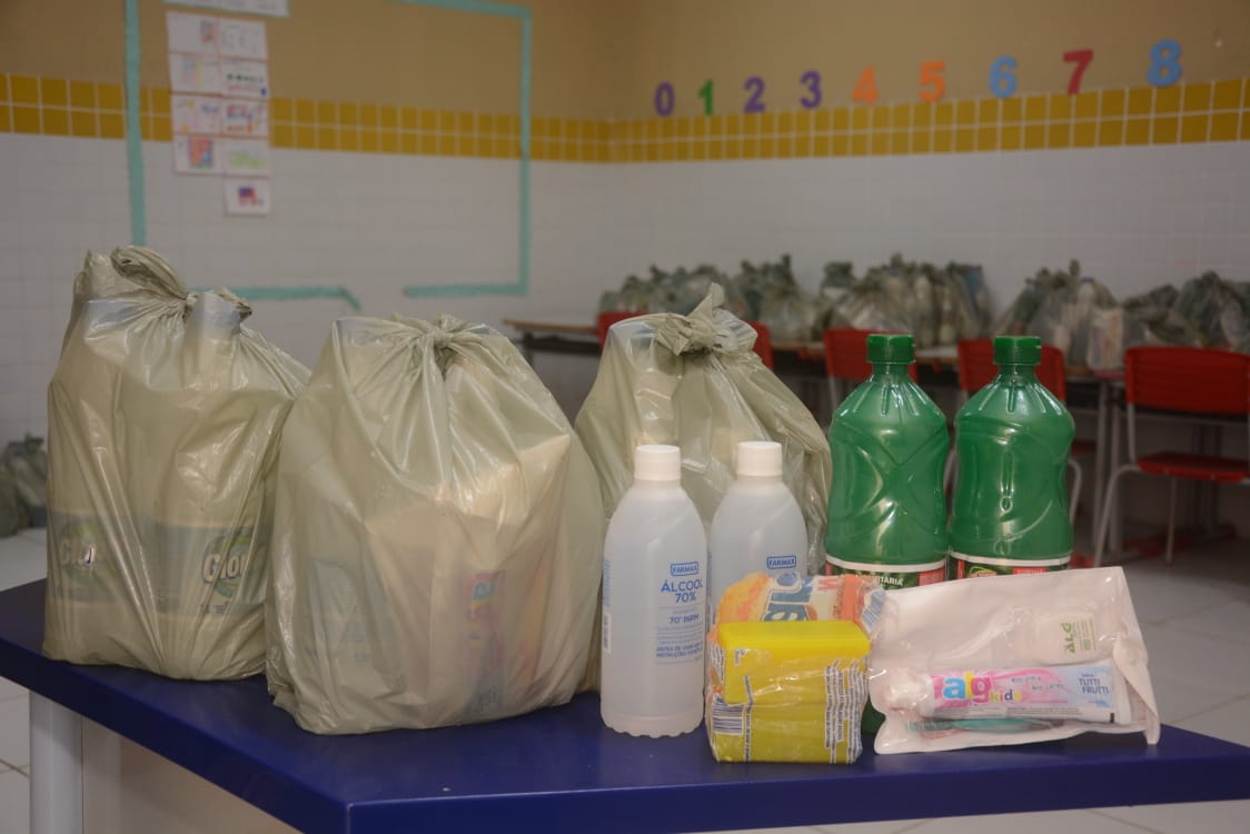 Prefeitura realiza distribuição de kits de higiene para famílias do Amarante, Golandim, Regomoleiro e Santo Antônio