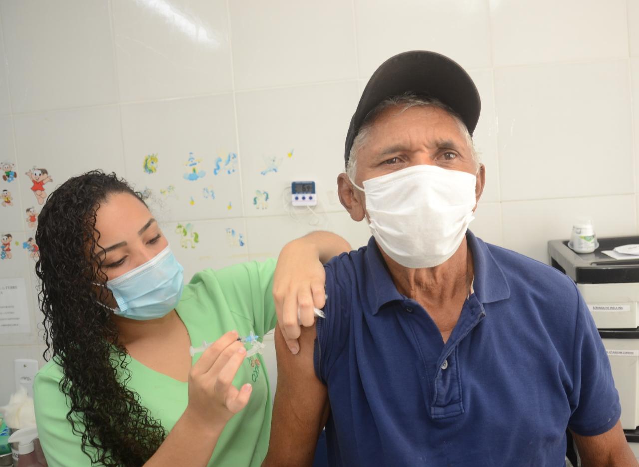 São Gonçalo inicia 2ª etapa da vacinação contra a Influenza; idosos com 60 anos ou mais e professores são público-alvo