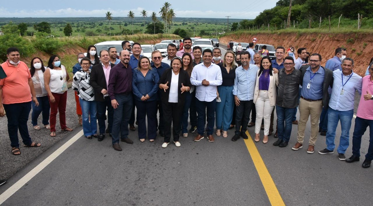 Prefeito Eraldo e Governadora Fátima inauguram estrada da produção em São Gonçalo; e assinam ordem de construção do 16º BPM
