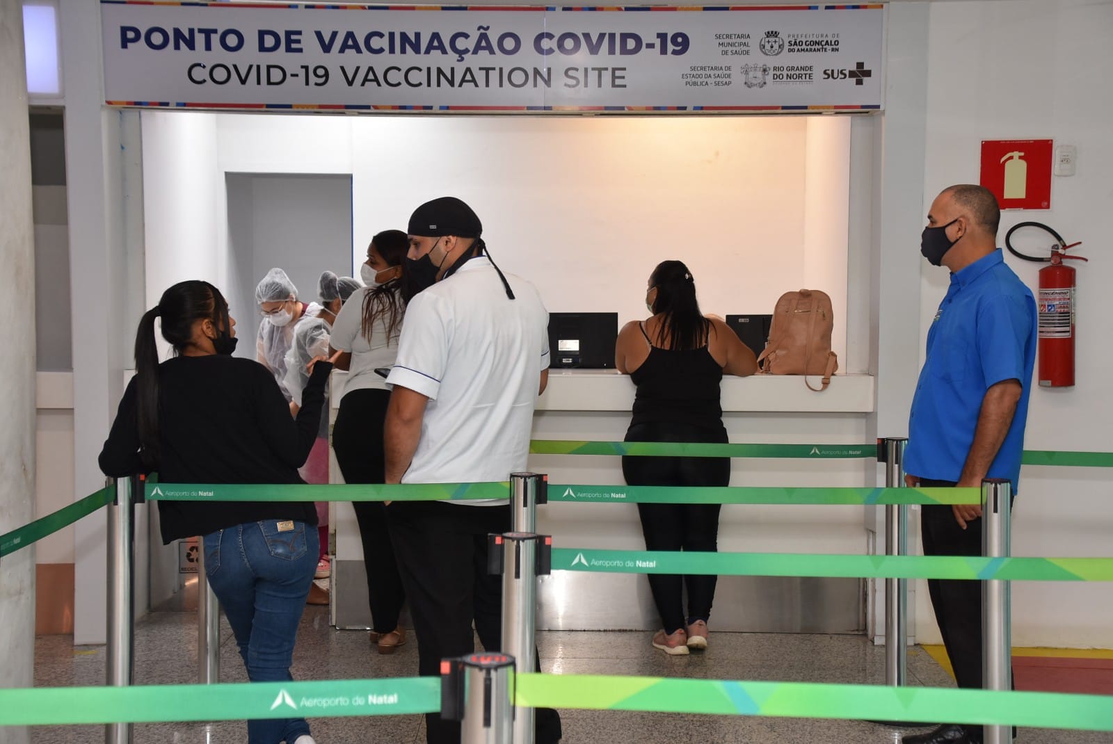 Prefeitura monta ponto de vacinação contra a Influenza e Covid-19 no Aeroporto Internacional