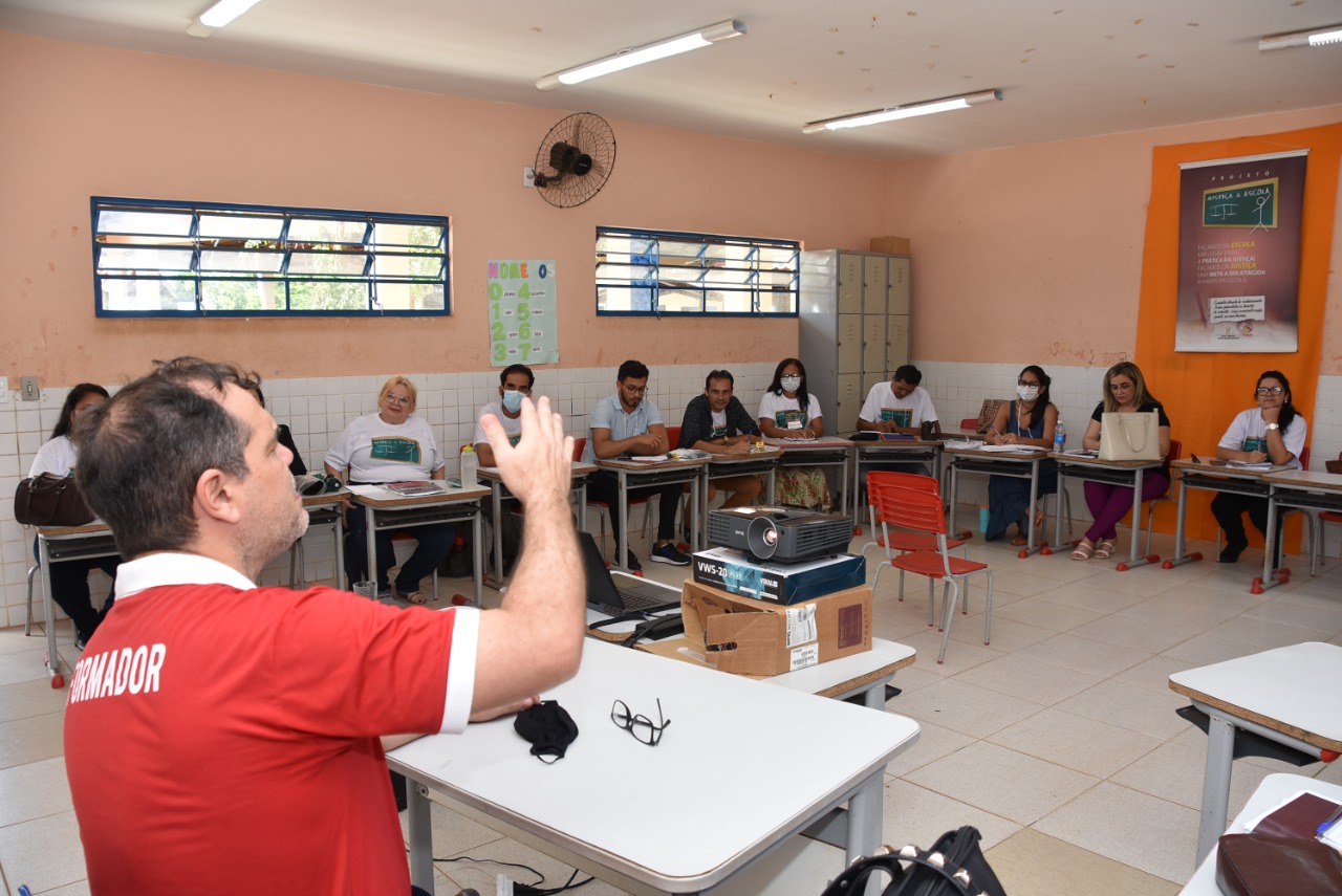 Educadores de São Gonçalo participam de formação do programa Justiça e Escola