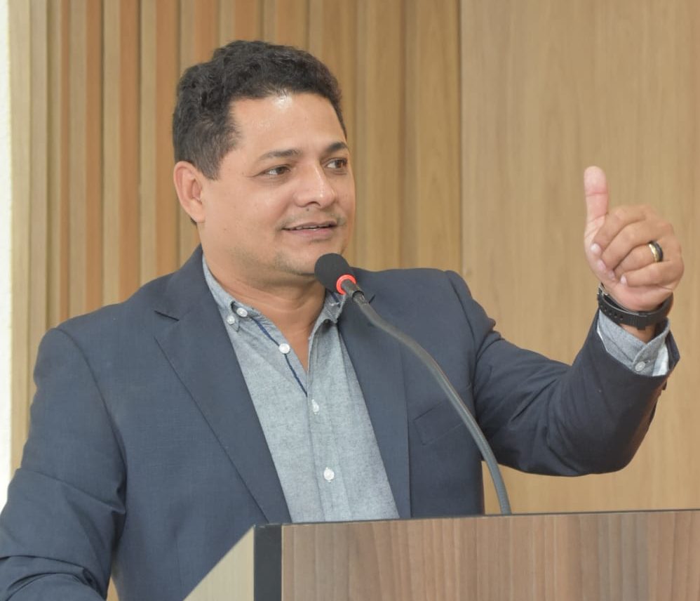 Prefeito Eraldo anuncia aumento salarial para servidores de São Gonçalo Prefeito Eraldo anuncia aumento salarial para servidores de São Gonçalo