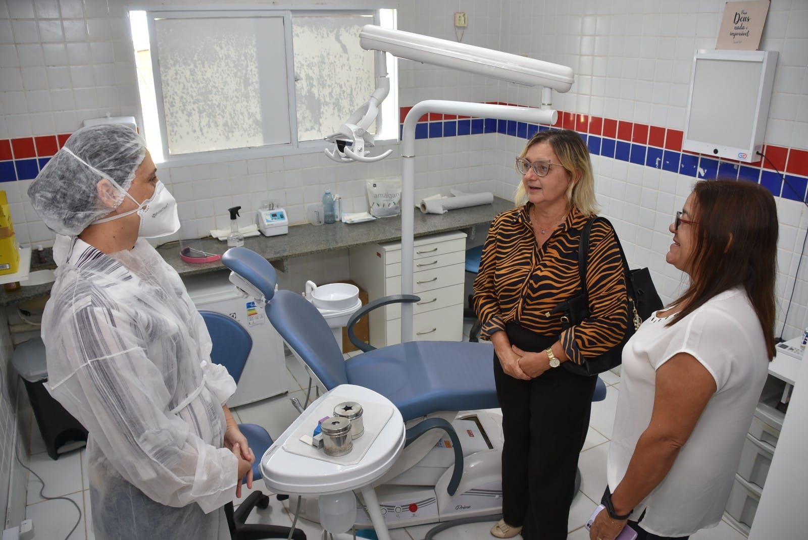 Nova secretária inicia visitas às unidades de saúde do município