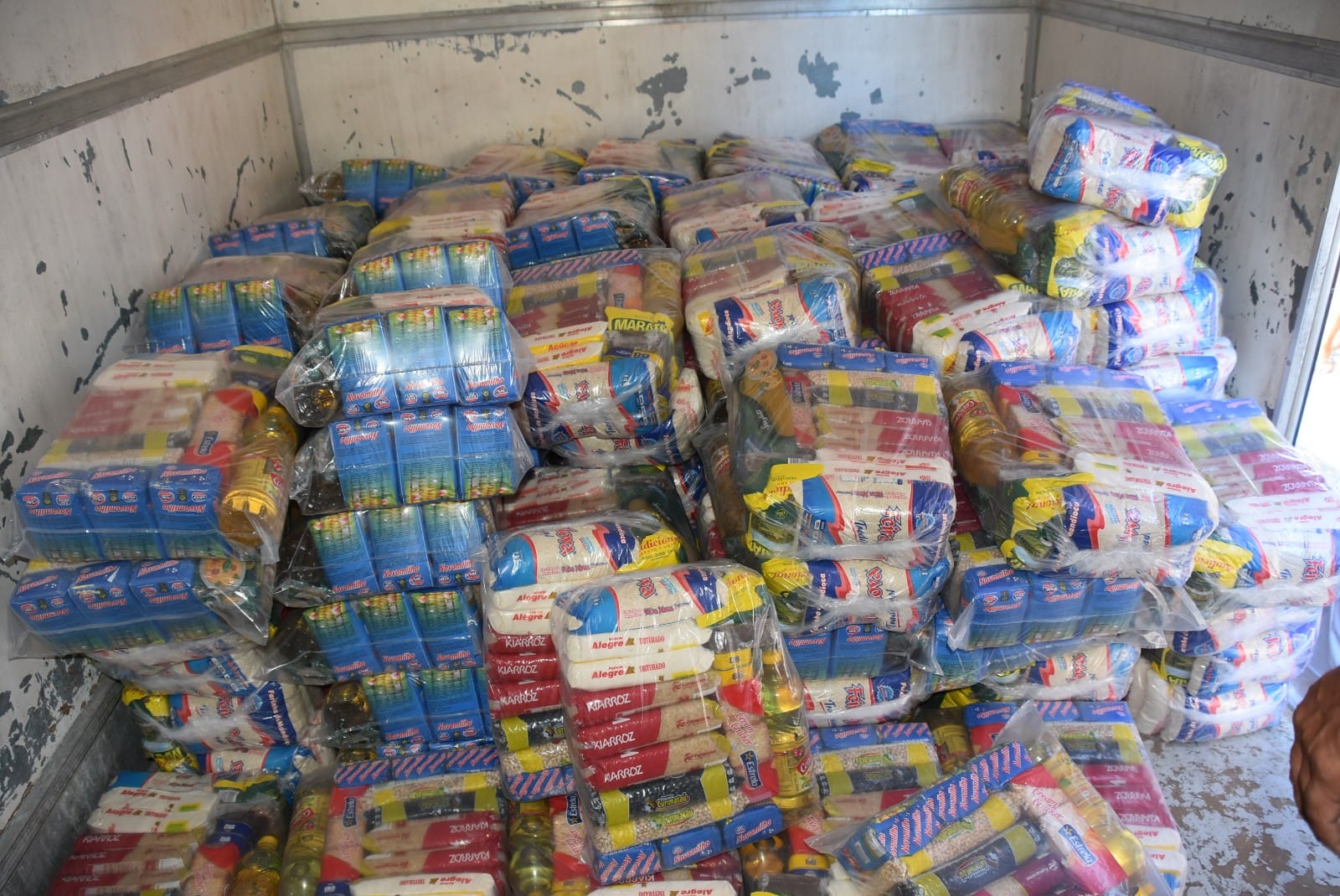 Prefeitura de São Gonçalo realiza entrega de cestas do Programa Comida Boa