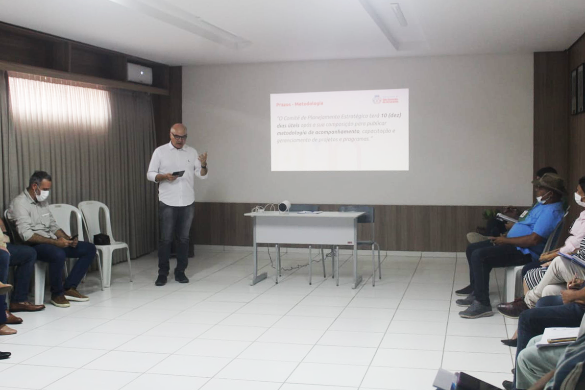 Secretário Vagner Araújo conduz formação sobre Planejamento Estratégico
