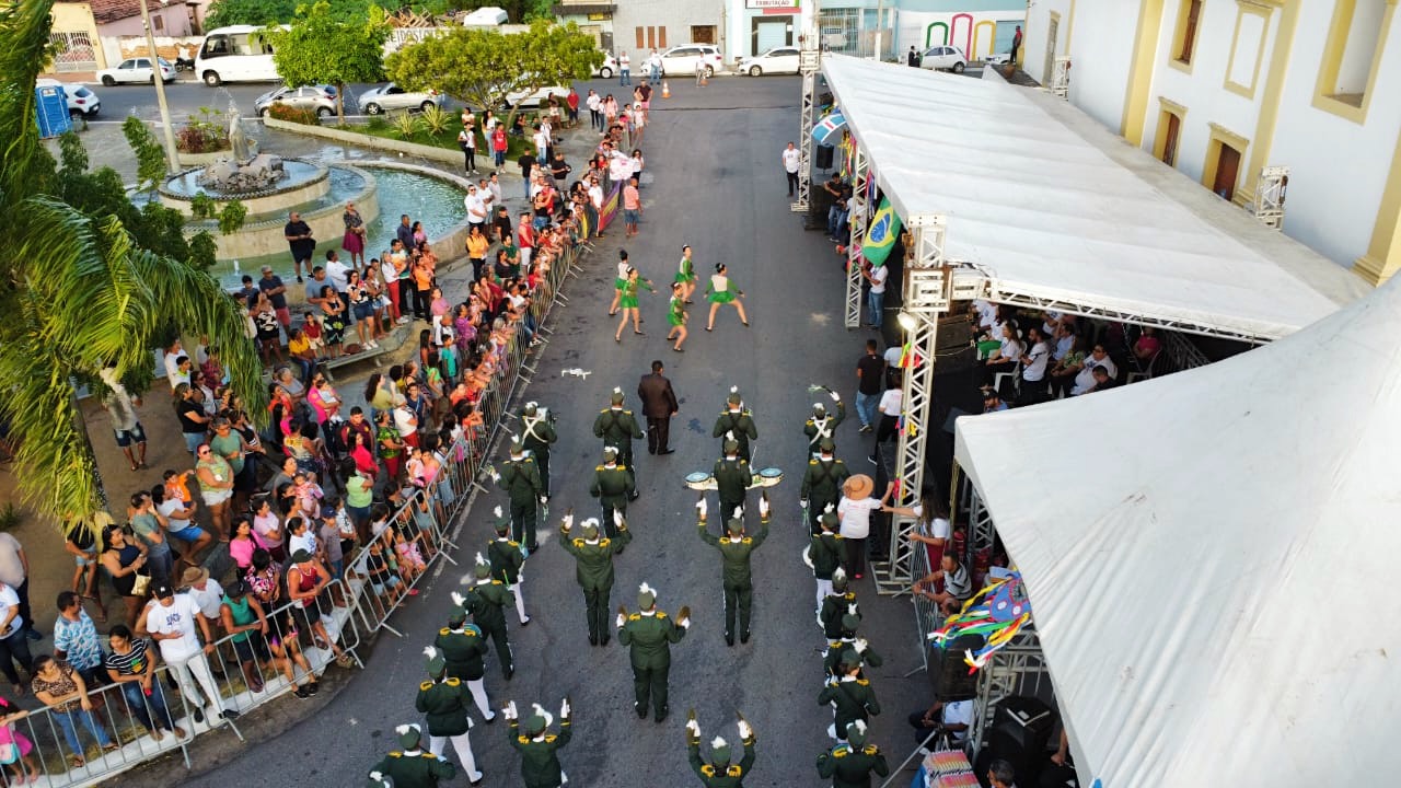 Desfile cívico-cultural de SGA celebra cultura local e é considerado o maior desfile da história do município