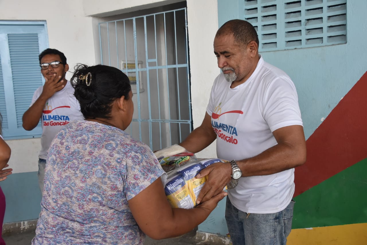 Prefeitura de São Gonçalo realiza entrega de alimentos do Programa Alimenta São Gonçalo