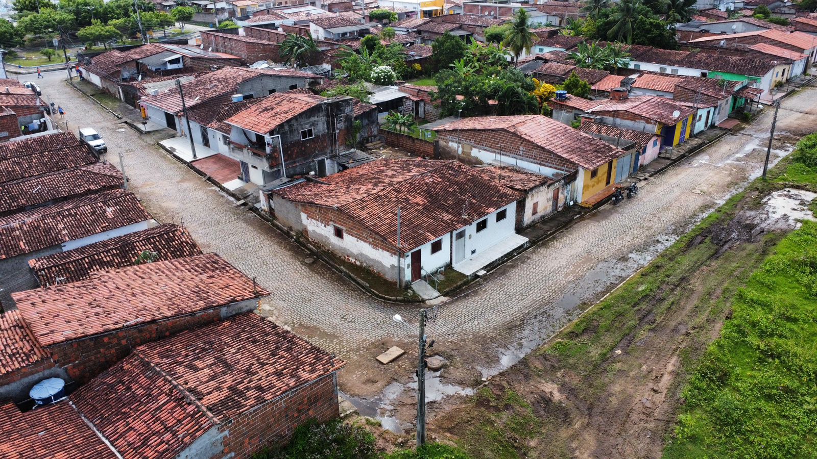 Prefeitura de São Gonçalo do Amarante inicia obra da Rua da Floresta, antiga “Rua da Lama” no Centro de São Gonçalo, aguardada há décadas.