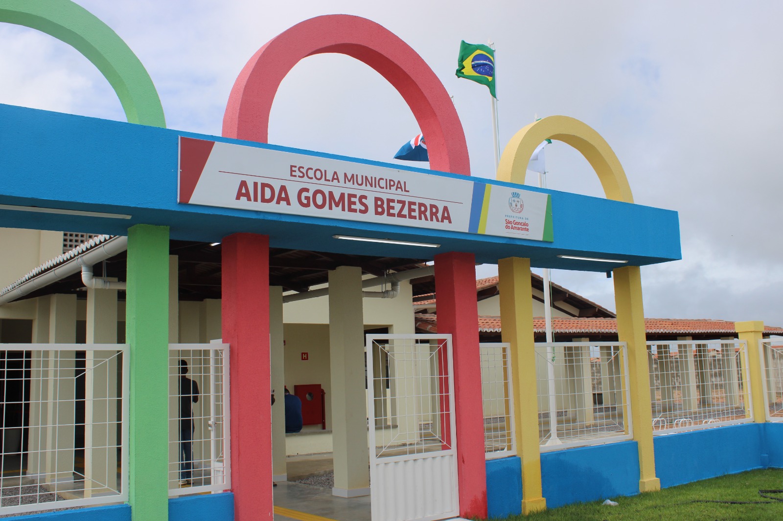 Prefeitura de São Gonçalo inaugura mais um equipamento para a educação, Escola Municipal Aida Gomes Bezerra em Rio da Prata