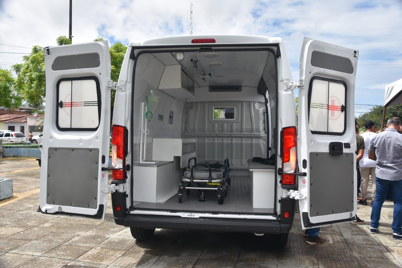 São Gonçalo recebe nova ambulância e população passa a ter assistência de seis veículos no sistema de saúde pública