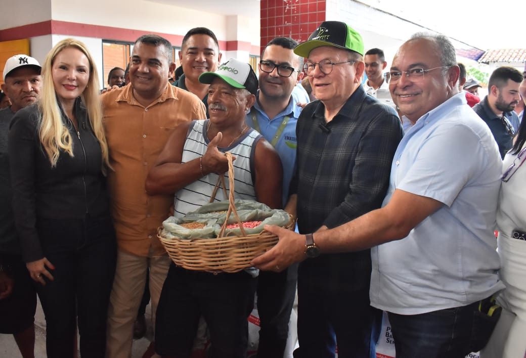 Prefeito Jaime Calado participa da solenidade de distribuição de sementes para agricultores em parceria com a EMATER