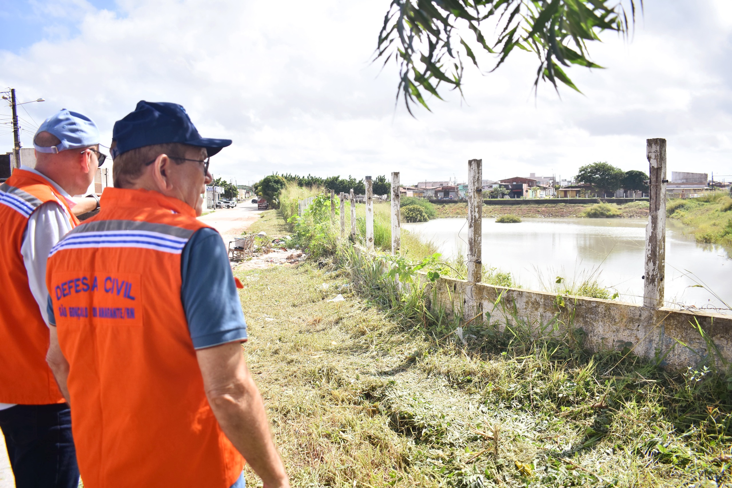 “Vamos limpar todas as lagoas de captação da cidade”, afirma o prefeito Jaime Calado