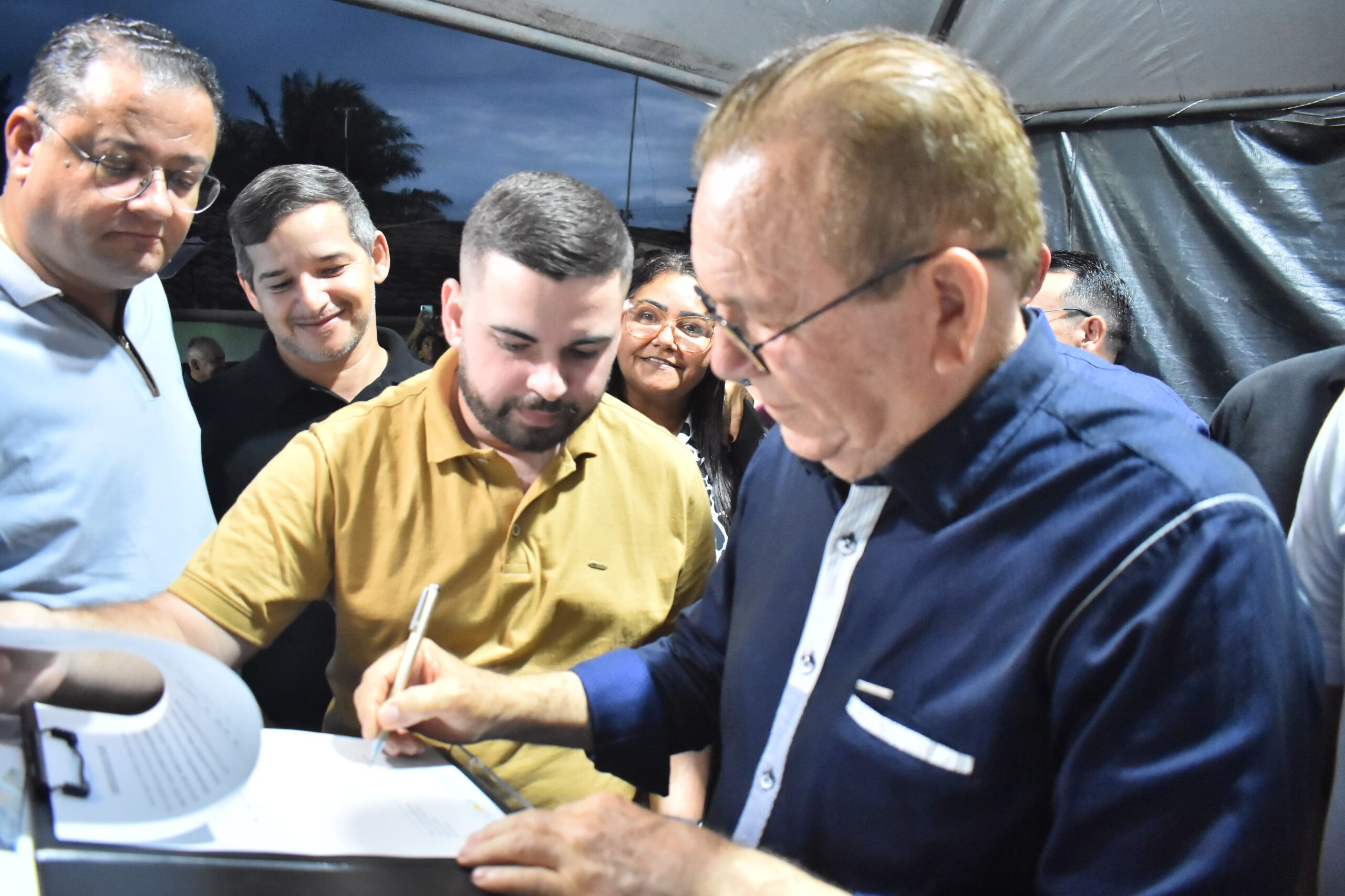 Prefeito Jaime Calado assina ordem de serviço para obra de calçamento tão esperada pelos moradores da Rua São José, em Pajuçara