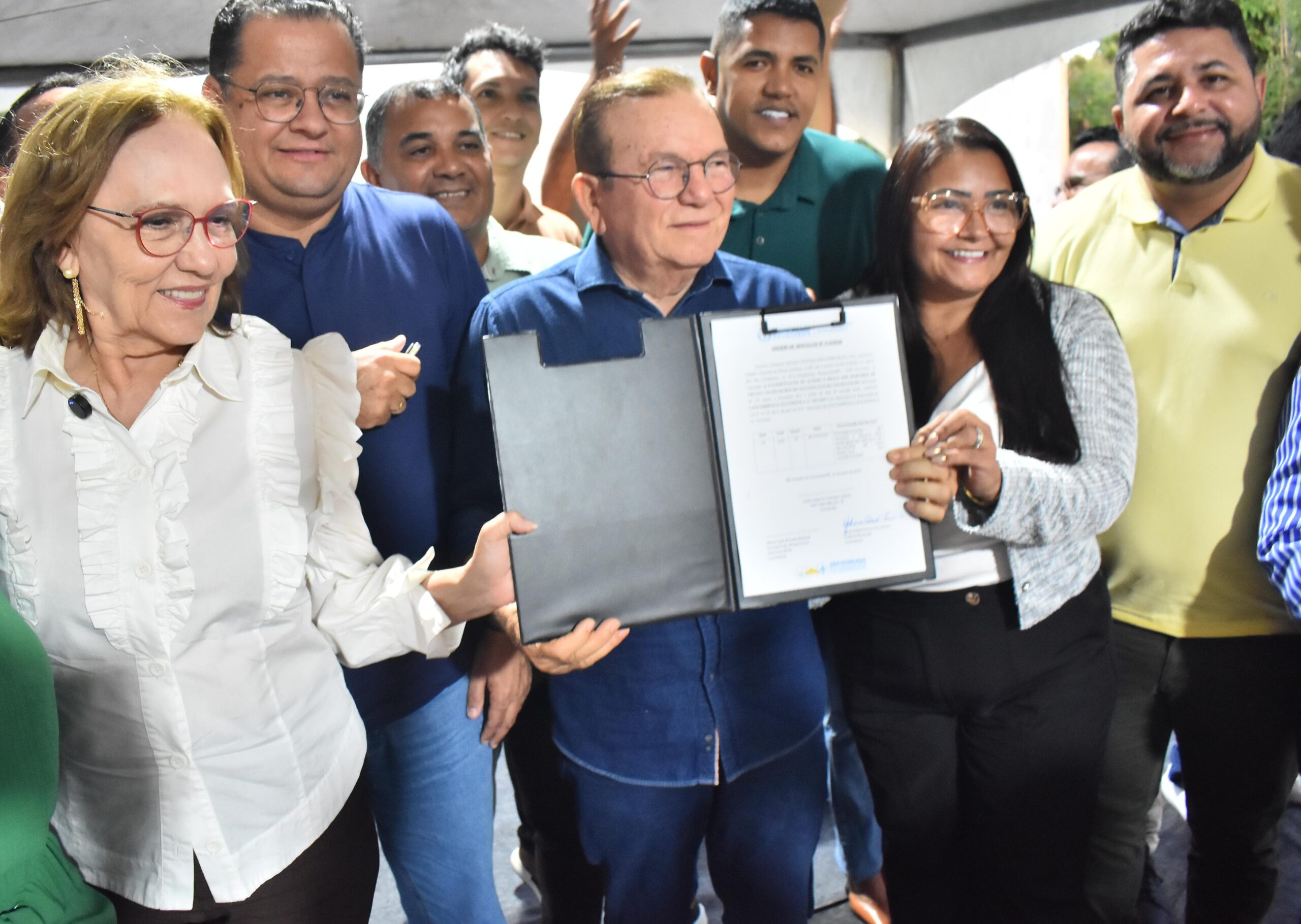 Prefeito Jaime Calado assina ordem de serviço para pavimentação entre Coqueiros e Uruaçu Prefeito Jaime Calado assina ordem de serviço para pavimentação entre Coqueiros e Uruaçu