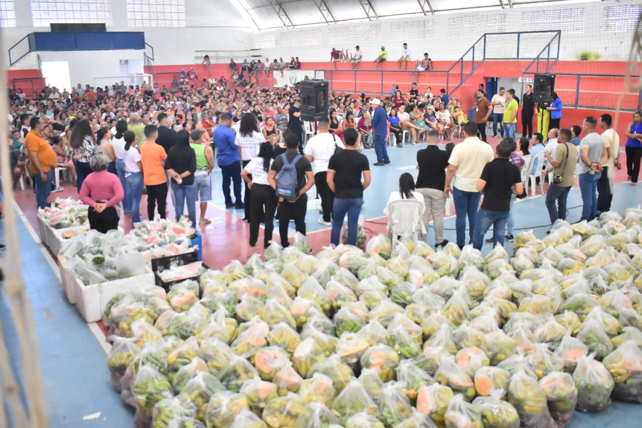 Prefeitura de São Gonçalo faz entrega de 500 kits de hortifrutis do PAA para famílias do Golandim e Novo Amarante